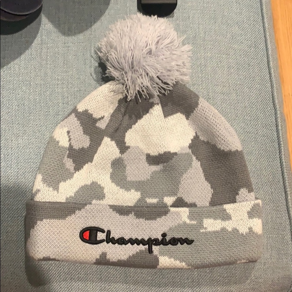 Champion beanie with Pom